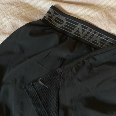 Short de sport NIKE