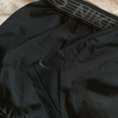 Short de sport NIKE