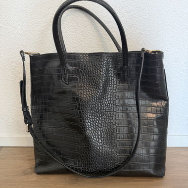Schwarze Handtasche 
