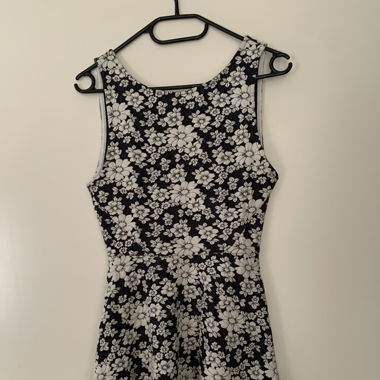 kleid mit Blumen