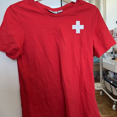 T-shirt rouge suisse