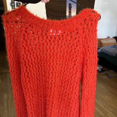 Pull rouge ajouré 