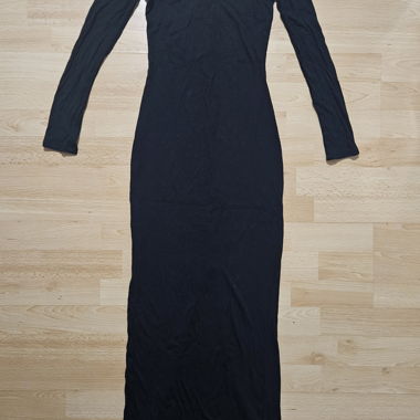 Robe longue noire épaules dénudées