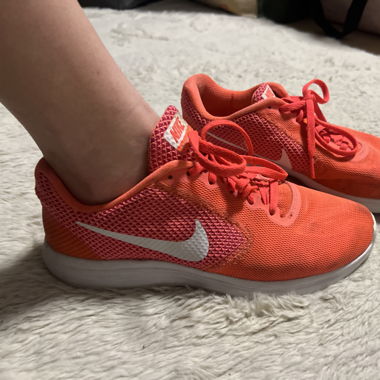 Baskets Nike Roses/ rouges