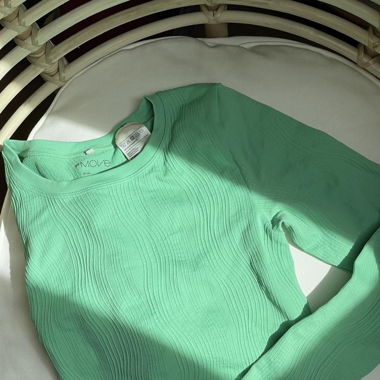 H&M cropped sports top