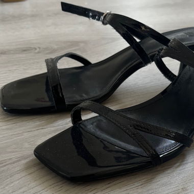 Schwarze Kunstleder Kitten High Heels