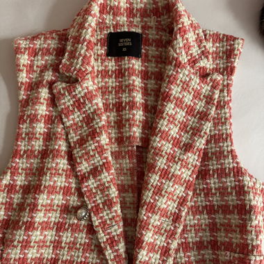 Pink-White vest with pearl-gold buttons