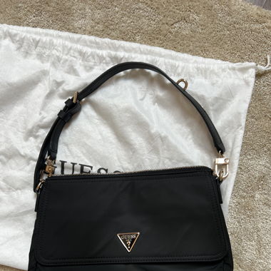 Schwarze Guess Tasche