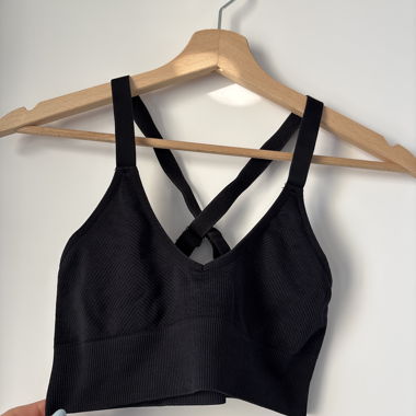 Soutien-gorge de sport noir à bretelles