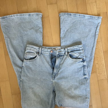 Jeans Bershka Bootcut a zampa, taglia 38
