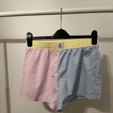 Short rayé, neuf, taille M, parfait pour l'été!