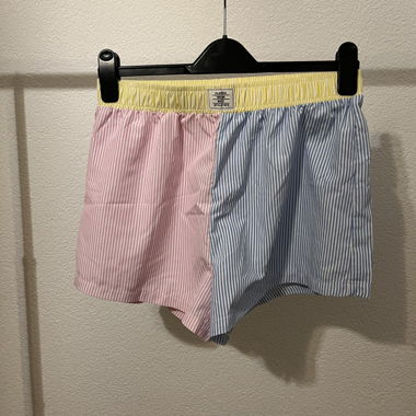 Short rayé, neuf, taille M, parfait pour l'été!