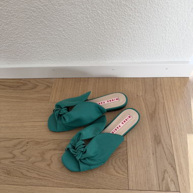 minna parikka sandalen grün mit schleifen