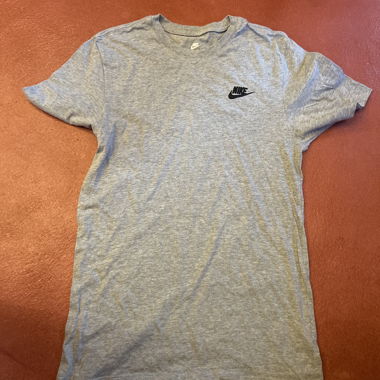 Nike T-Shirt grau