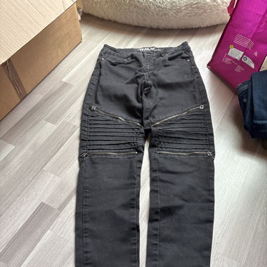 Schwarze Denim