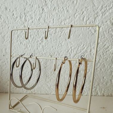 Zwei Ohrringe Paare (Gold & Silber, nicht echt)