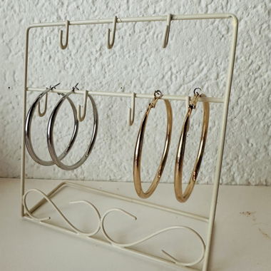 Zwei Ohrringe Paare (Gold & Silber, nicht echt)