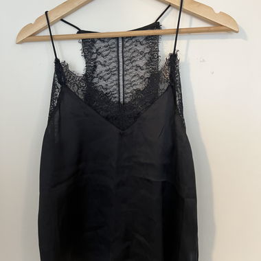 Haut débardeur en dentelle noire