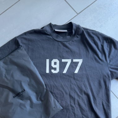Essentials t shirt 1977 taille S 