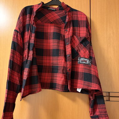 Camicia a quadri rossa e nera