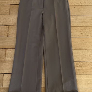 Pantaloni grigi Benetton prodotti in Italia