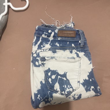 Jeans troués bleu et blanc 36