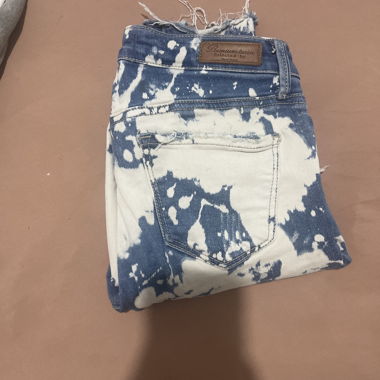 Jeans troués bleu et blanc 36