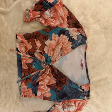 Top fleuri femme décolletée 