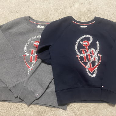 2 Thommy Hilfiger sweaters collab Gigi Hadid