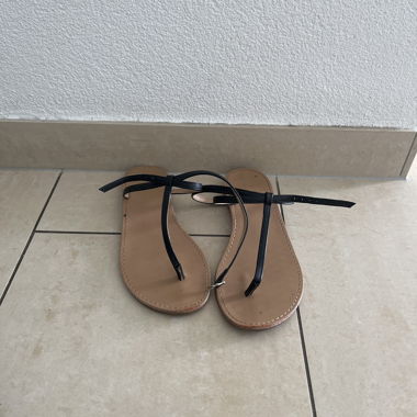Sandali neri sottili