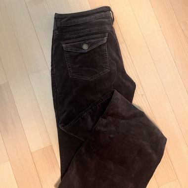 Dunkle Cordhose