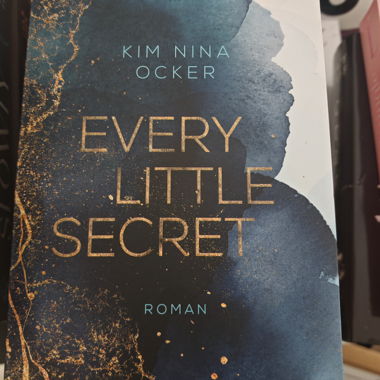 Libro "Every Little Secret"