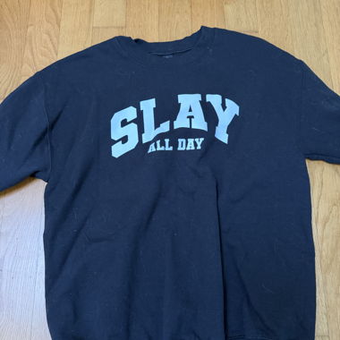 Felpa grafica "SLAY"
