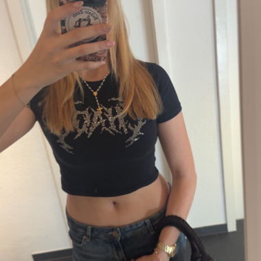 Top corto con strass nero