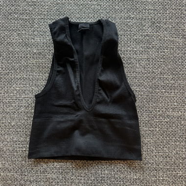 Black ribbed crop top