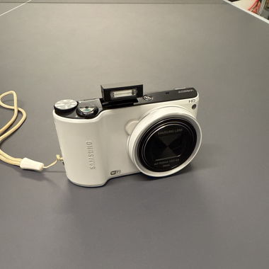 Samsung HD 24 mm Flash Light included 