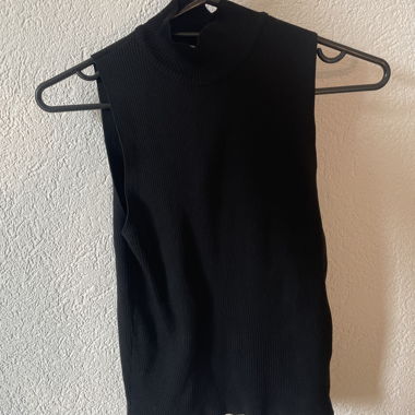 Sleeveless top