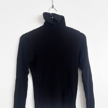 Black ribbed turtleneck