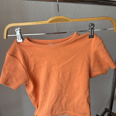 T-shirt a coste arancione