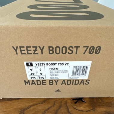 Yeezy Boost 700 V2 Inerti