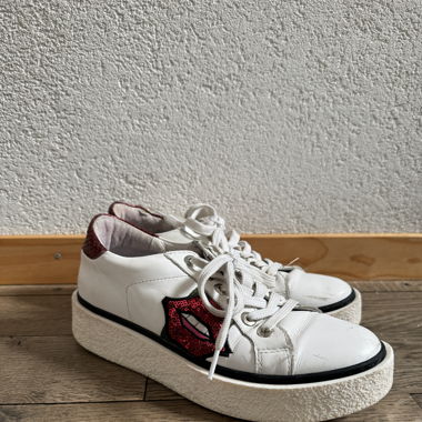Weisse Sneaker