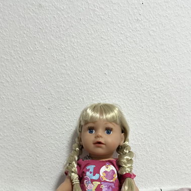 Bäbi mit langen Haaren