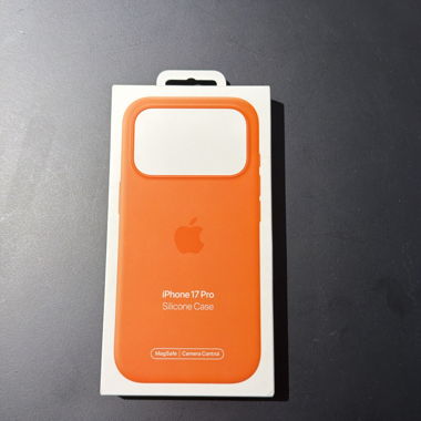 Cover in silicone arancione per iPhone 17 Pro