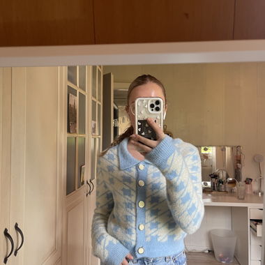 Elegant blue/white cardigan
