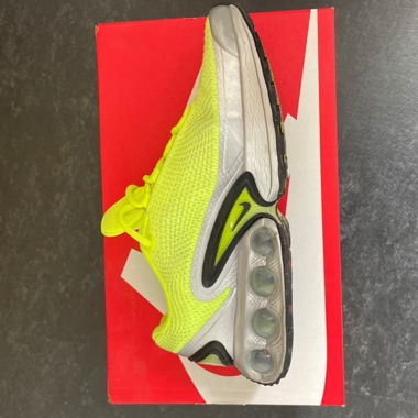 Sneakers Nike giallo neon con ammortizzazione Air