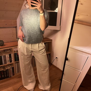 Maglione corto in maglia azzurro chiaro