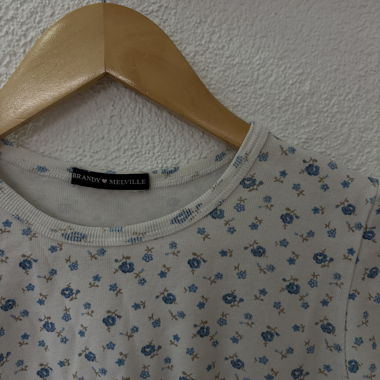 T-shirt Brandy Melville con stampa floreale