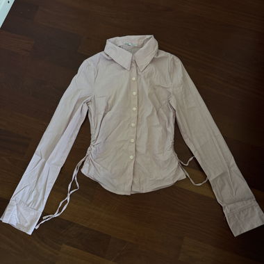 Blusa a righe con maniche annodate