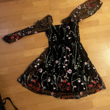Schwarzes Blumen Kleid