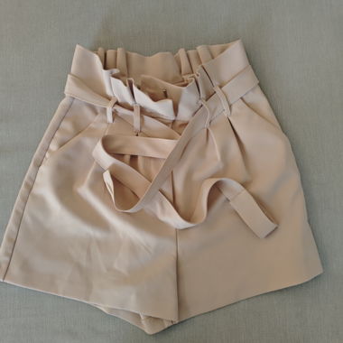 Shorts roses avec boucle